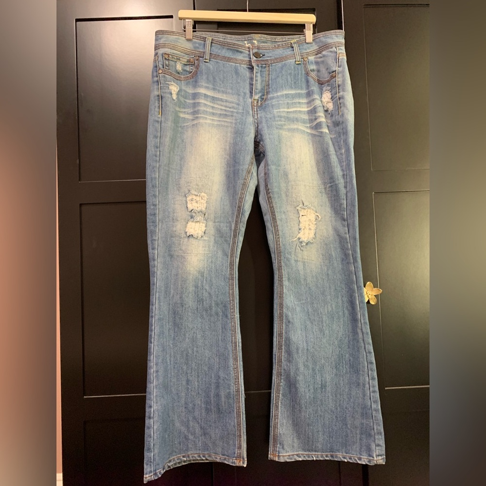 mblm Blue Distressed Flare Jeans women’s size 2X, comfy, cool